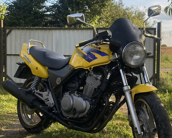 Желтый Хонда CB 500, объемом двигателя 0.5 л и пробегом 45 тыс. км за 2100 $, фото 1 на Automoto.ua