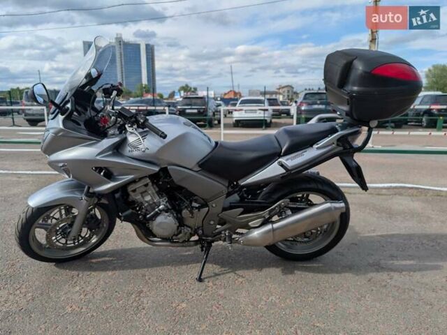Сірий Хонда CBF 1000, об'ємом двигуна 1 л та пробігом 44 тис. км за 5599 $, фото 1 на Automoto.ua