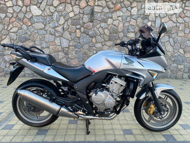 Серый Хонда CBF 600, объемом двигателя 0.6 л и пробегом 33 тыс. км за 5650 $, фото 1 на Automoto.ua