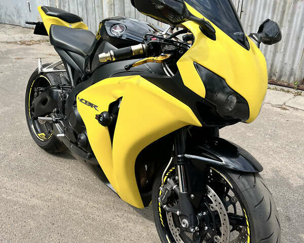Чорний Хонда CBR 1000RR, об'ємом двигуна 1 л та пробігом 50 тис. км за 7600 $, фото 1 на Automoto.ua