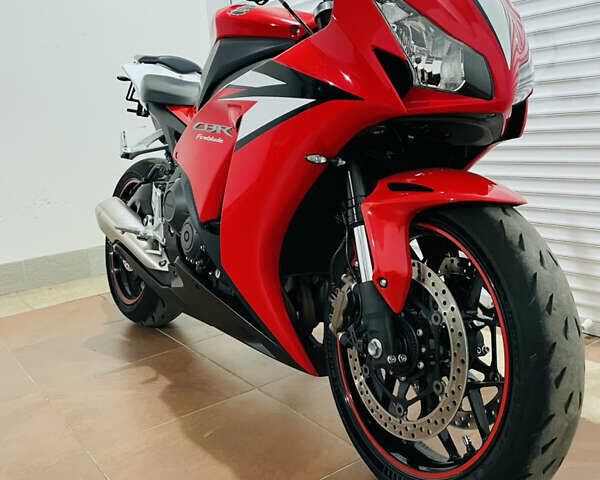 Красный Хонда CBR 1000RR, объемом двигателя 1 л и пробегом 36 тыс. км за 12200 $, фото 1 на Automoto.ua