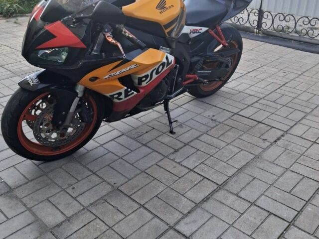 Хонда CBR 1000RR, объемом двигателя 1 л и пробегом 0 тыс. км за 4500 $, фото 1 на Automoto.ua
