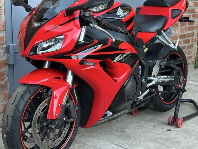 Хонда CBR 1000RR, объемом двигателя 1 л и пробегом 0 тыс. км за 8500 $, фото 1 на Automoto.ua
