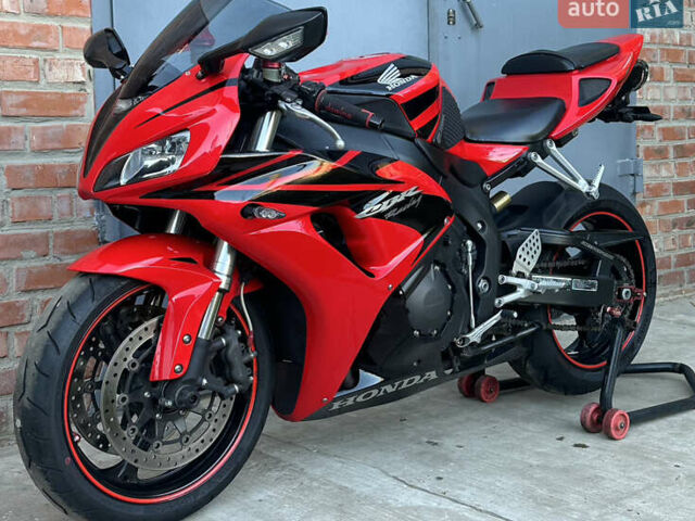 Хонда CBR 1000RR, объемом двигателя 1 л и пробегом 25 тыс. км за 8500 $, фото 1 на Automoto.ua