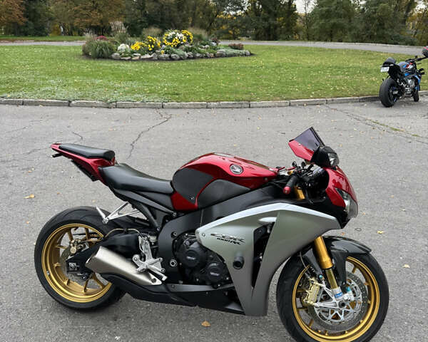 Хонда CBR 1000RR, объемом двигателя 1 л и пробегом 55 тыс. км за 8900 $, фото 1 на Automoto.ua