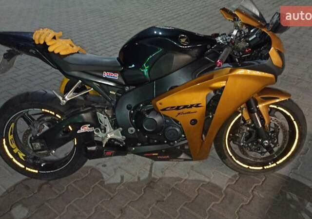 Жовтий Хонда CBR 1000RR, об'ємом двигуна 1 л та пробігом 32 тис. км за 7750 $, фото 1 на Automoto.ua