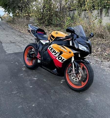 Оранжевый Хонда CBR 1000RR, объемом двигателя 1 л и пробегом 47 тыс. км за 7500 $, фото 1 на Automoto.ua