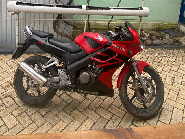 Красный Хонда CBR 125R, объемом двигателя 0.12 л и пробегом 26 тыс. км за 1049 $, фото 1 на Automoto.ua