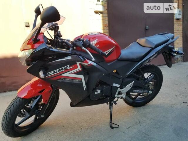 Красный Хонда CBR 125R, объемом двигателя 0.15 л и пробегом 1 тыс. км за 3000 $, фото 1 на Automoto.ua