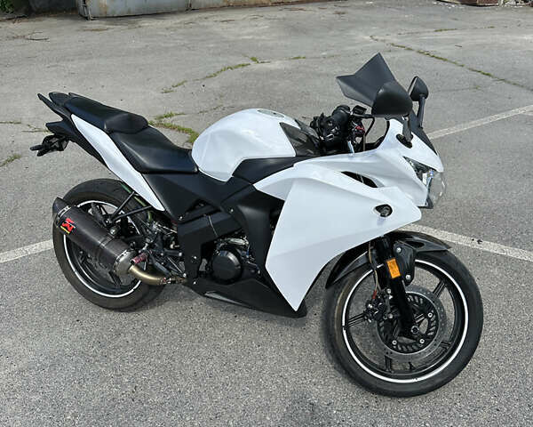 Хонда CBR 125R, об'ємом двигуна 0 л та пробігом 17 тис. км за 1800 $, фото 1 на Automoto.ua