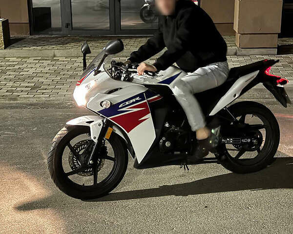 Хонда CBR 125R, об'ємом двигуна 0 л та пробігом 6 тис. км за 2300 $, фото 1 на Automoto.ua