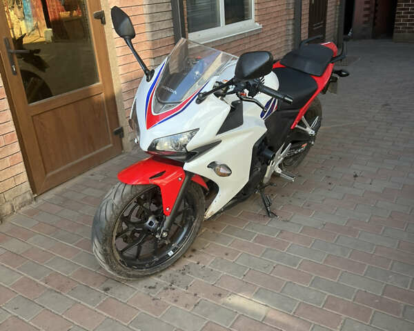 Білий Хонда CBR 500R, об'ємом двигуна 0 л та пробігом 19 тис. км за 5000 $, фото 1 на Automoto.ua