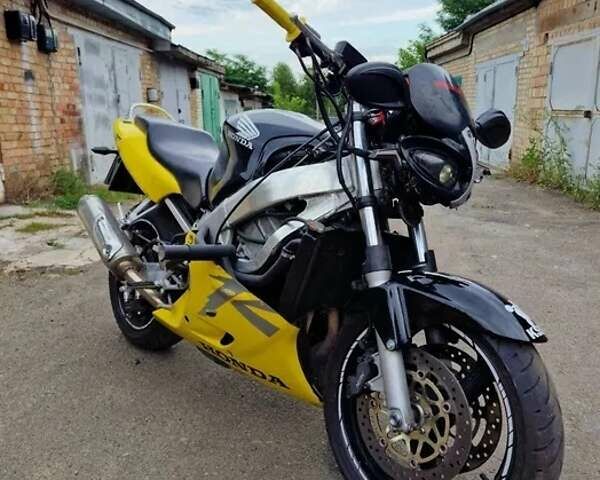Желтый Хонда CBR 600F, объемом двигателя 0.6 л и пробегом 64 тыс. км за 3250 $, фото 1 на Automoto.ua