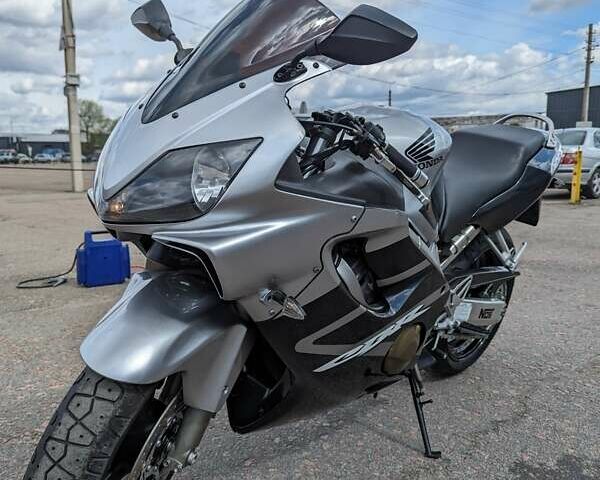 Серый Хонда CBR 600F4i, объемом двигателя 0 л и пробегом 35 тыс. км за 5499 $, фото 1 на Automoto.ua