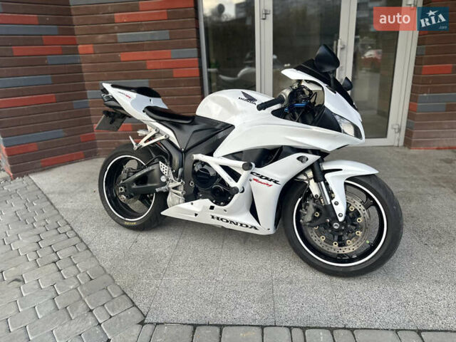 Белый Хонда CBR 600RR, объемом двигателя 0.6 л и пробегом 27 тыс. км за 6250 $, фото 1 на Automoto.ua