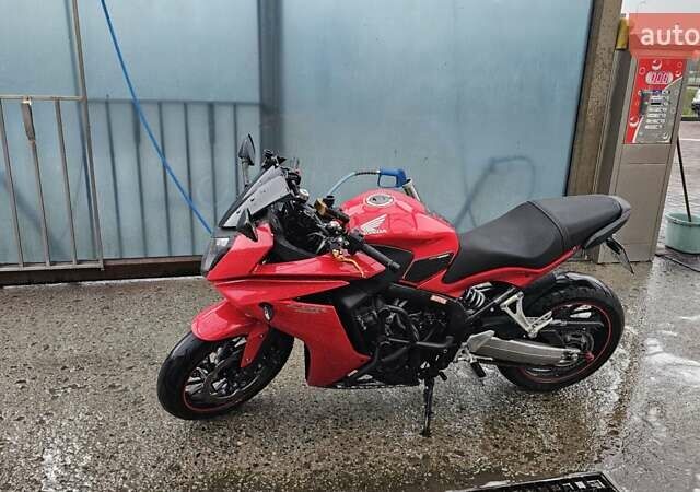 Красный Хонда CBR 650F, объемом двигателя 0.65 л и пробегом 33 тыс. км за 7000 $, фото 1 на Automoto.ua