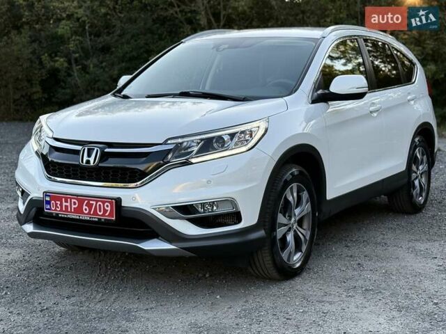 Белый Хонда СРВ, объемом двигателя 1.6 л и пробегом 135 тыс. км за 21299 $, фото 1 на Automoto.ua