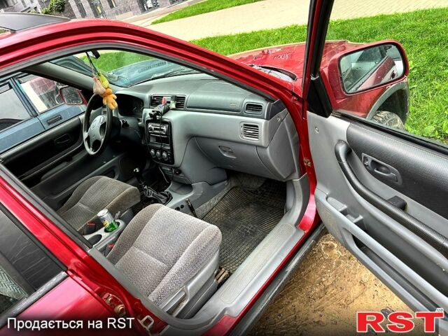 Красный Хонда СРВ, объемом двигателя 2 л и пробегом 245 тыс. км за 3000 $, фото 1 на Automoto.ua