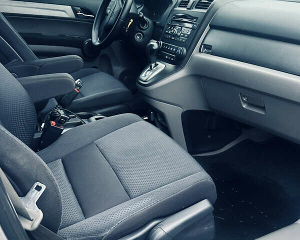 Серый Хонда СРВ, объемом двигателя 2.35 л и пробегом 179 тыс. км за 10900 $, фото 1 на Automoto.ua