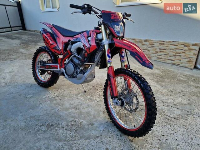 Красный Хонда CRF 250R, объемом двигателя 0.25 л и пробегом 10 тыс. км за 2999 $, фото 1 на Automoto.ua