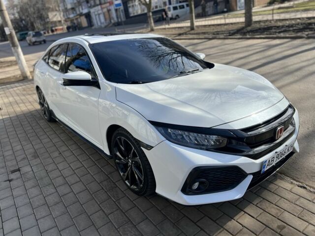 Белый Хонда Цивик, объемом двигателя 1.5 л и пробегом 130 тыс. км за 16900 $, фото 1 на Automoto.ua