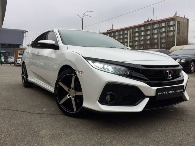 Белый Хонда Цивик, объемом двигателя 15 л и пробегом 26 тыс. км за 29900 $, фото 1 на Automoto.ua
