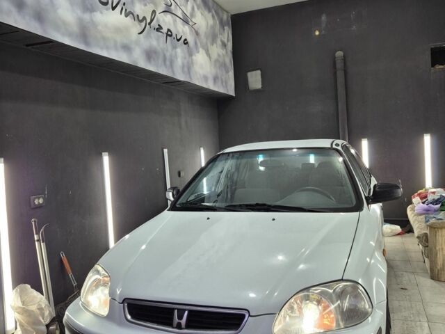 Белый Хонда Цивик, объемом двигателя 1.6 л и пробегом 333 тыс. км за 3199 $, фото 1 на Automoto.ua