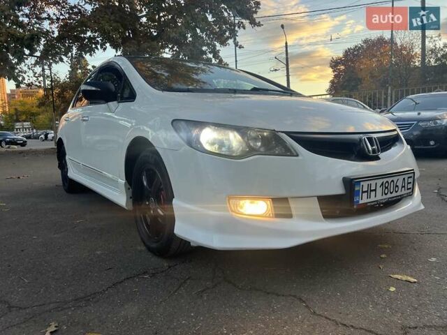 Хонда Цивик 2007 в Одессе на Automoto.ua Белый Хонда Цивик, объемом двигателя 1.34 л и пробегом 227 тыс. км за 5750 $, фото 1 на Automoto.ua
