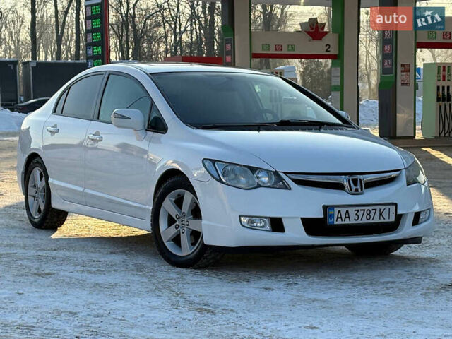Белый Хонда Цивик, объемом двигателя 1.8 л и пробегом 244 тыс. км за 6499 $, фото 1 на Automoto.ua
