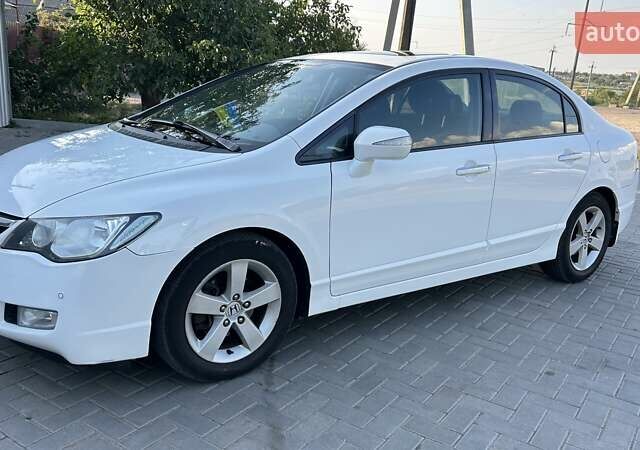 Белый Хонда Цивик, объемом двигателя 1.8 л и пробегом 256 тыс. км за 6300 $, фото 1 на Automoto.ua