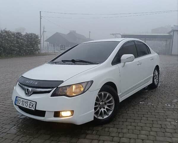 Белый Хонда Цивик, объемом двигателя 1.3 л и пробегом 300 тыс. км за 4850 $, фото 1 на Automoto.ua