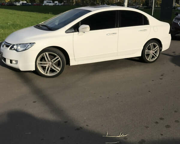 Белый Хонда Цивик, объемом двигателя 1.8 л и пробегом 371 тыс. км за 6450 $, фото 1 на Automoto.ua