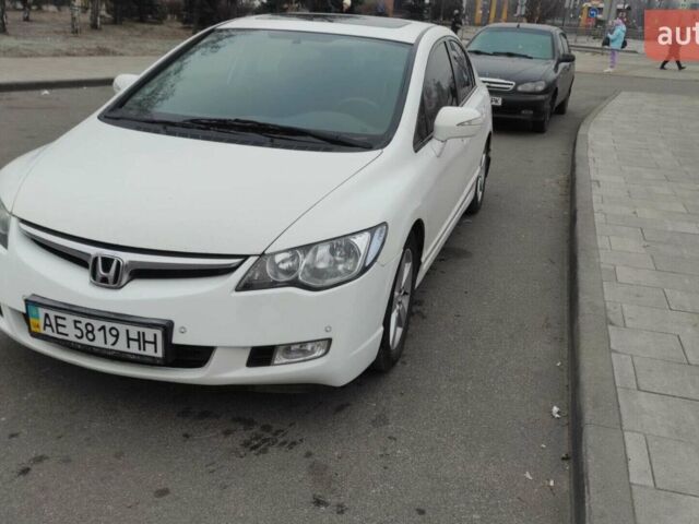Белый Хонда Цивик, объемом двигателя 1.8 л и пробегом 220 тыс. км за 5100 $, фото 1 на Automoto.ua