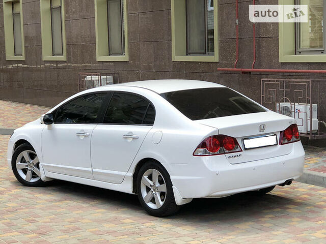Белый Хонда Цивик, объемом двигателя 1.8 л и пробегом 190 тыс. км за 7100 $, фото 1 на Automoto.ua