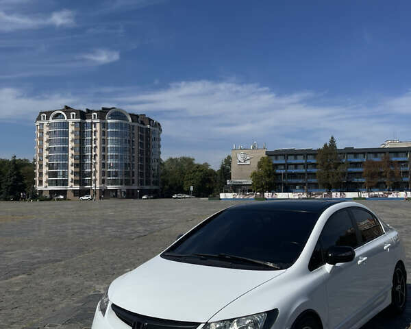 Белый Хонда Цивик, объемом двигателя 1.8 л и пробегом 218 тыс. км за 7500 $, фото 1 на Automoto.ua