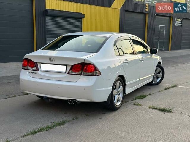 Белый Хонда Цивик, объемом двигателя 1.8 л и пробегом 111 тыс. км за 10100 $, фото 1 на Automoto.ua