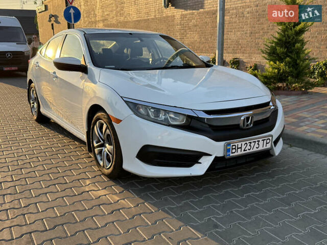 Белый Хонда Цивик, объемом двигателя 2 л и пробегом 67 тыс. км за 11700 $, фото 1 на Automoto.ua