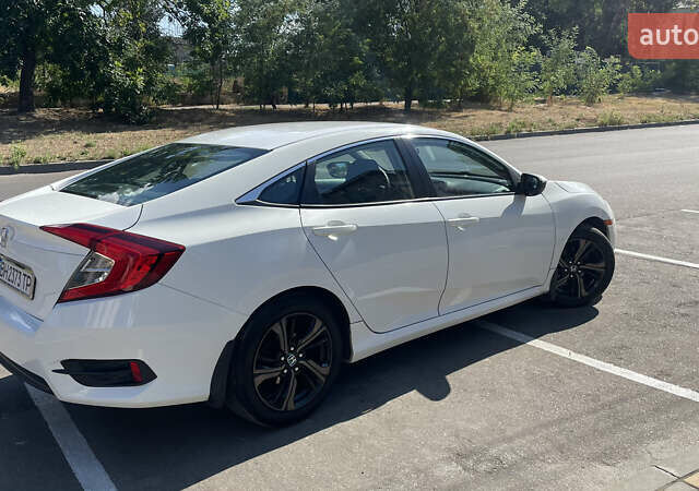 Белый Хонда Цивик, объемом двигателя 2 л и пробегом 67 тыс. км за 13900 $, фото 1 на Automoto.ua