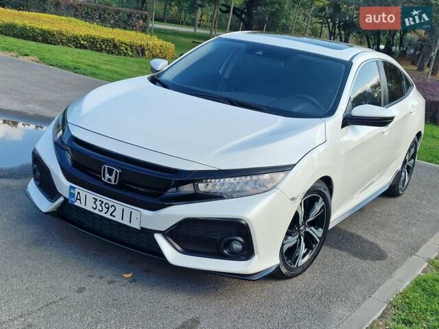 Белый Хонда Цивик, объемом двигателя 2 л и пробегом 107 тыс. км за 15999 $, фото 1 на Automoto.ua