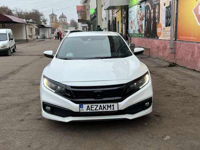 Белый Хонда Цивик, объемом двигателя 2 л и пробегом 110 тыс. км за 16000 $, фото 1 на Automoto.ua