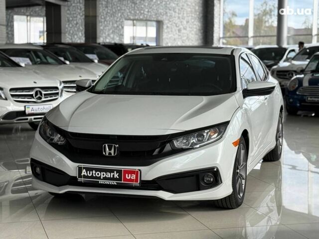 Белый Хонда Цивик, объемом двигателя 1.5 л и пробегом 69 тыс. км за 18490 $, фото 1 на Automoto.ua