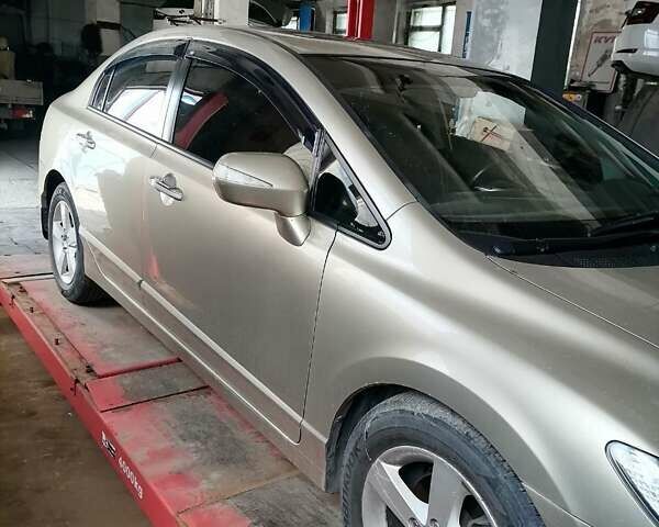 Бежевый Хонда Цивик, объемом двигателя 1.8 л и пробегом 200 тыс. км за 7200 $, фото 1 на Automoto.ua