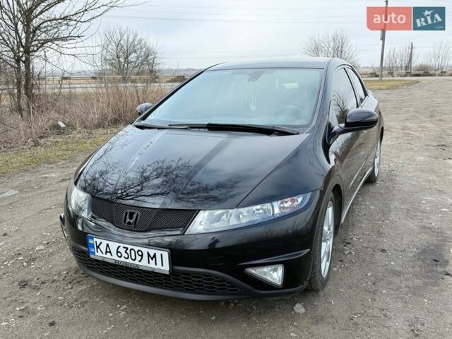 Черный Хонда Цивик, объемом двигателя 1.8 л и пробегом 255 тыс. км за 6300 $, фото 1 на Automoto.ua