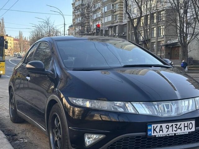 Черный Хонда Цивик, объемом двигателя 1.8 л и пробегом 179 тыс. км за 6050 $, фото 1 на Automoto.ua