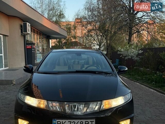 Черный Хонда Цивик, объемом двигателя 1.8 л и пробегом 311 тыс. км за 6800 $, фото 1 на Automoto.ua