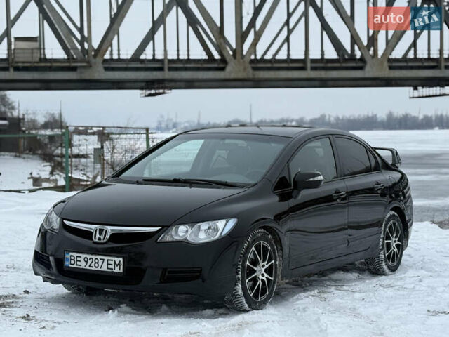 Черный Хонда Цивик, объемом двигателя 1.8 л и пробегом 203 тыс. км за 6000 $, фото 1 на Automoto.ua