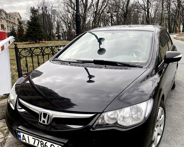 Черный Хонда Цивик, объемом двигателя 1.8 л и пробегом 235 тыс. км за 5900 $, фото 1 на Automoto.ua