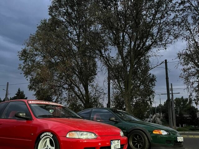 Красный Хонда Цивик, объемом двигателя 1.3 л и пробегом 300 тыс. км за 2900 $, фото 1 на Automoto.ua