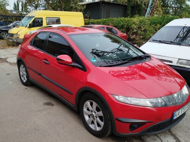 Красный Хонда Цивик, объемом двигателя 1.3 л и пробегом 239 тыс. км за 5200 $, фото 1 на Automoto.ua