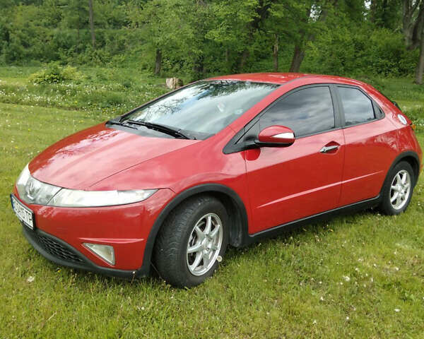 Красный Хонда Цивик, объемом двигателя 1.8 л и пробегом 192 тыс. км за 6500 $, фото 1 на Automoto.ua